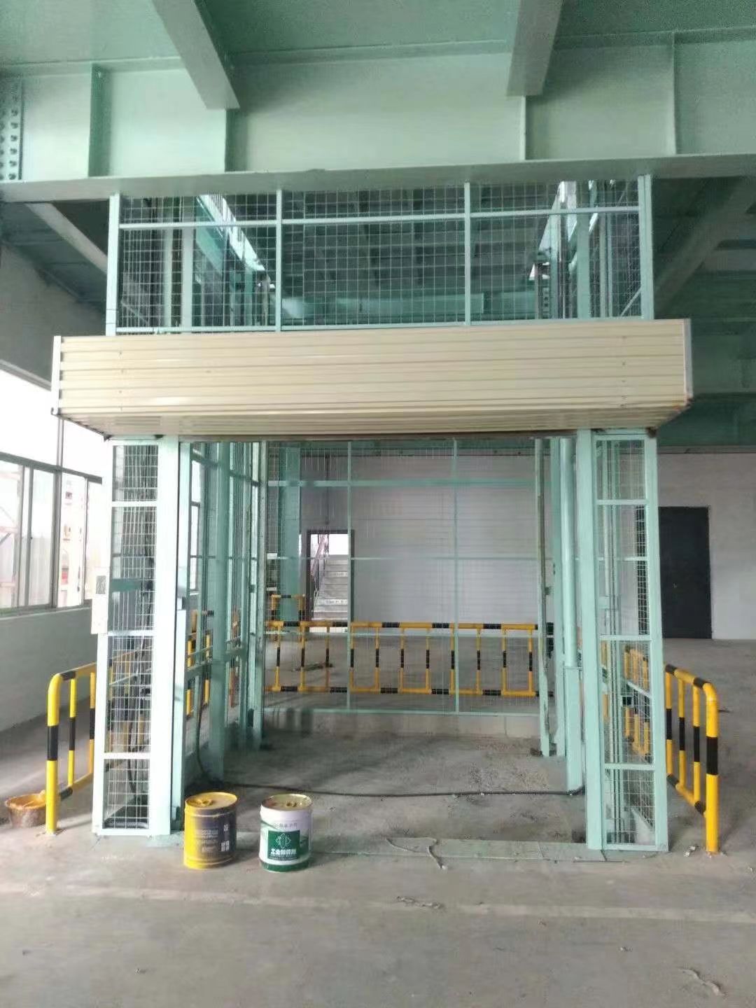 卷簾門式升降貨梯